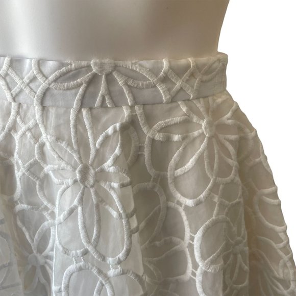 Nicholas White Sheer Floral Embroiderer Skirt size 4 - Picture 3 of 6